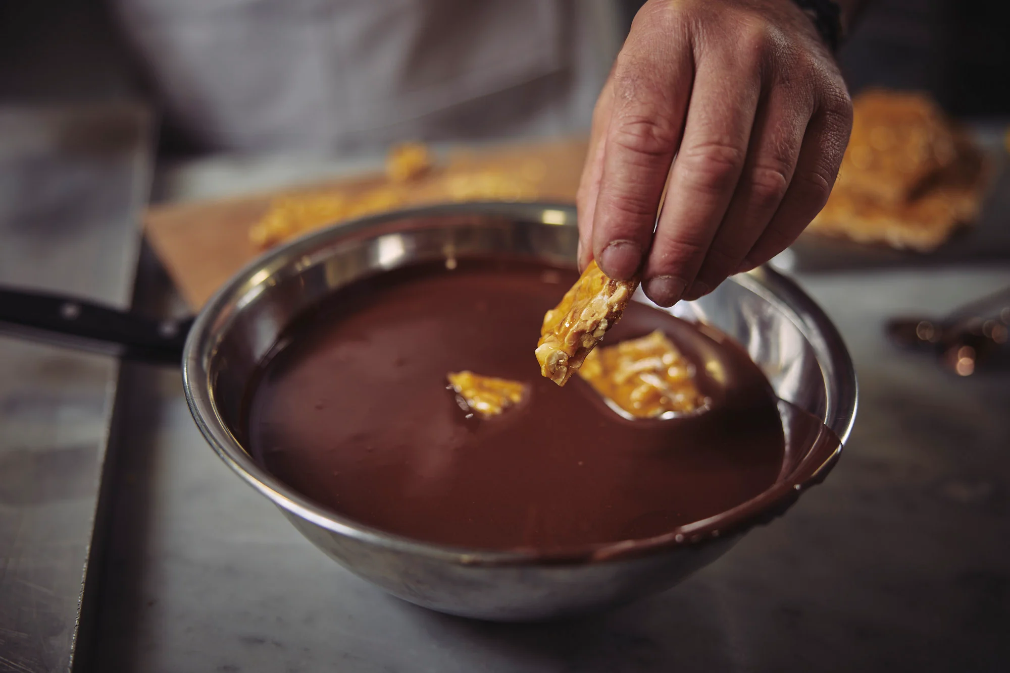 The Artisan Collection | Golden Comb Chocolate Snaps - Image 4